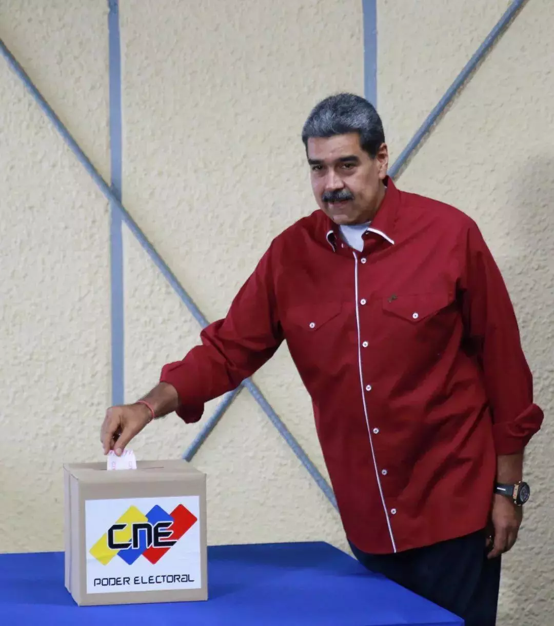 Political Consolidation in Venezuela: Maduro Government Achieves Parliamentary and Gubernatorial Majority