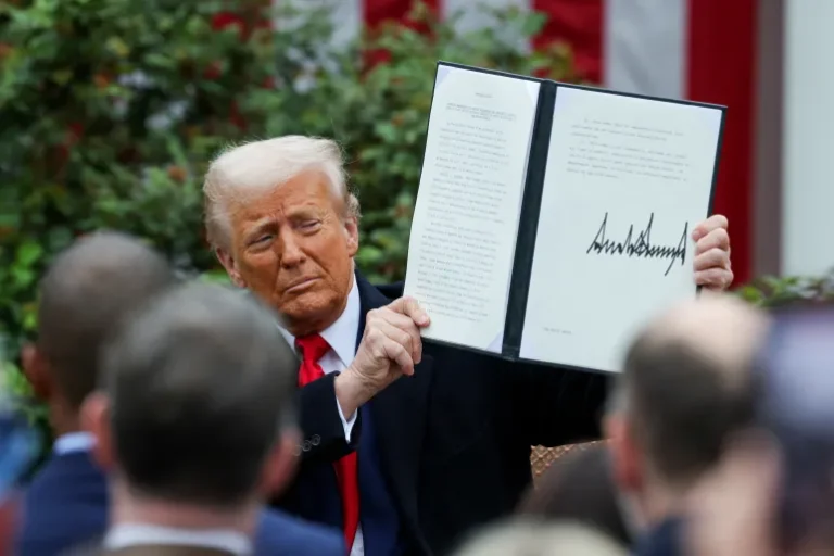 2025-04-04t105932z-234904096-rc2xpdac0yjr-rtrmadp-3-usa-trump-tariffs-ratings-1743805425