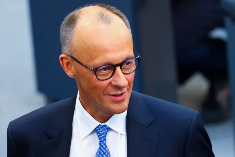 2025-05-06T131657Z_841256330_RC2DCEA5X2GF_RTRMADP_3_GERMANY-POLITICS-MERZ-CHANCELLOR-1746541381