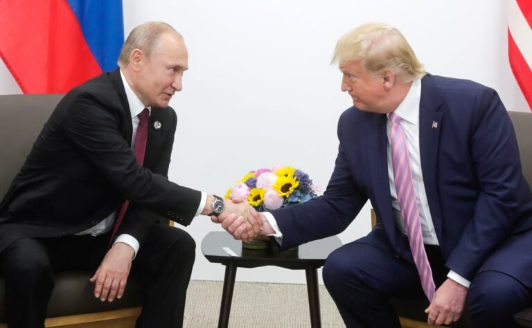 Vladimir_Putin_and_Donald_Trump_(2019-06-28)_06